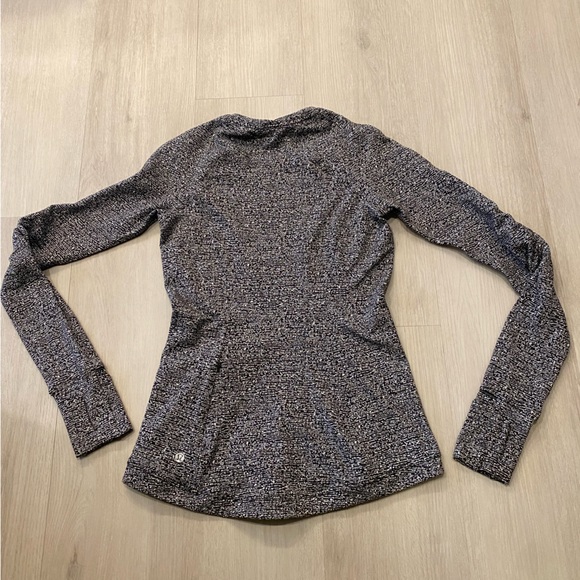 Lululemon Runderful Long Sleeve - Picture 7 of 8